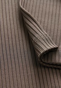 Next SHORT SLEEVE PREMIUM HENLEY  REGULAR FIT - Lihtne T-särk - mink brown