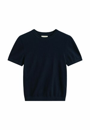 T-shirt a maniche corte di colore blu navy realizzato in tessuto morbido. Presenta un colletto rotondo, polsini a costina e una forma aderente senza motivi o dettagli.