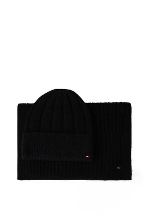 FLAG FLUFFY SET - Gorro - black