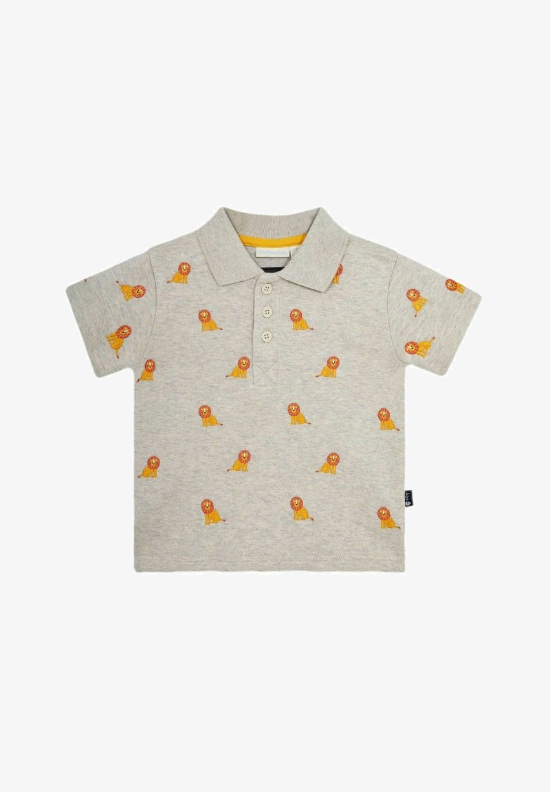 Polo gris clair à manches courtes avec de petites illustrations de lions orange et jaune partout et trois boutons au col.
