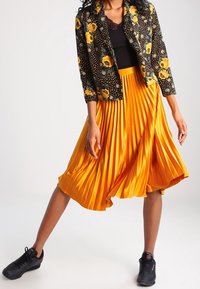 River Island Camiseta estampada - black