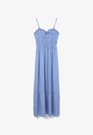 Robe maxi bleu clair en tissu doux. Comprend des bretelles spaghetti réglables, un corsage smocké et une jupe fluide à volants.