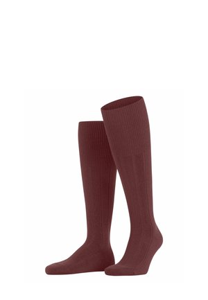 Calze bordeaux alte fino al ginocchio con texture a coste, presentate in posizione verticale su uno sfondo bianco.