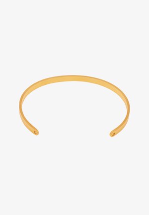 Bracciale a fascia in metallo color oro con superficie liscia e arrotondata e estremità aperte, caratterizzato da un design minimalista e una forma contemporanea elegante.
