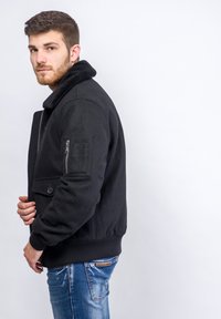 Bombers DOUGLAS - Bomberjacke - black