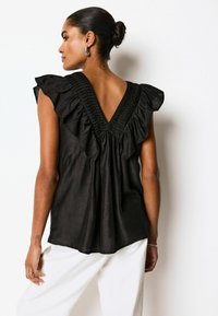 Next RUFFLE V NECK REGULAR FIT - Pusero - black