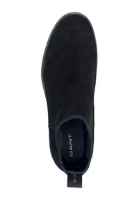 Černé semišové kotníkové boty s elastickými bočními panely, kulatou špičkou a strukturovaným povrchem. Obsahují poutko na patě a minimální značení uvnitř.