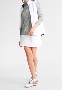Under Armour Weste - white