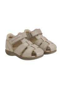 Beiga sandaler med glittrig textur, med öppen tå och korsande remmar, säkrade med justerbara kardborrestängningar. Gummisula.