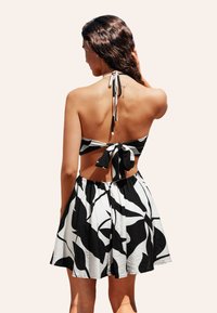 Cupshe Vestido informal - white black