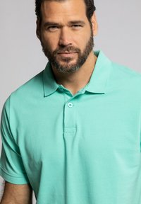 JP1880 GROSSE GRÖSSEN BIS 8XL KNOPFLEISTE - Polotričko