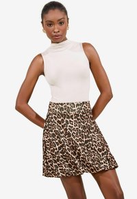 REGULAR FIT - BUBBLE HEM - Minirok - brown