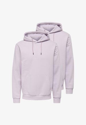 Zwei schlichte hellviolette Kapuzenpullover mit Fronttaschen und Kordelzügen, nebeneinander auf weißem Hintergrund dargestellt.