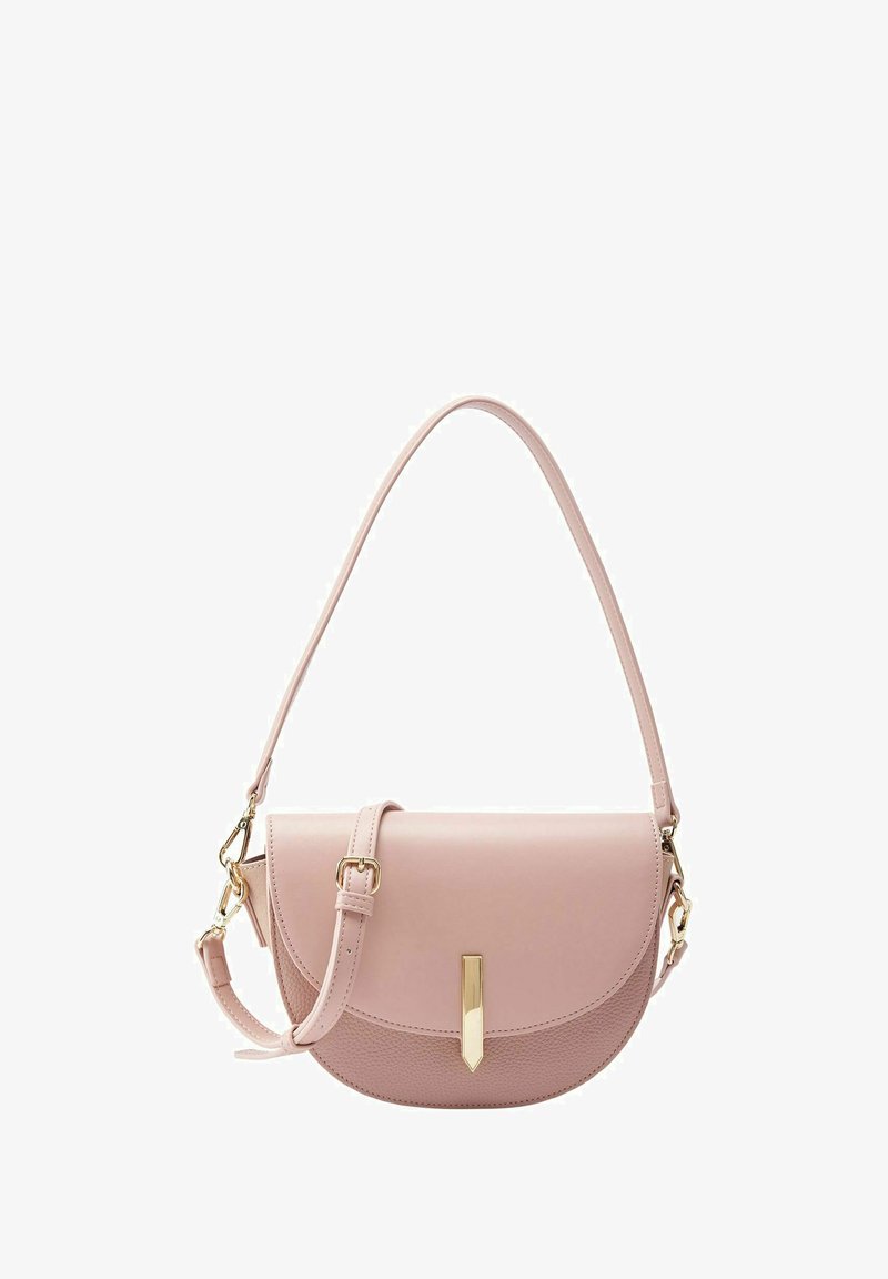 Rozeleren handtas met een halfronde vorm, een gouden hardware accent aan de voorkant en een verstelbare schouderriem.