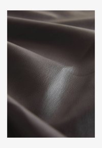 Selezionato, chocolate brown