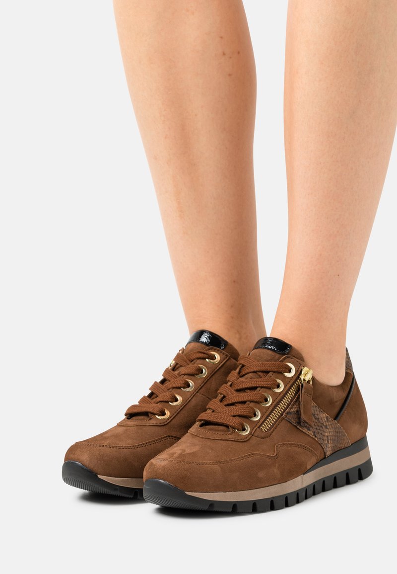 Damen Sneaker | Gabor Comfort Sneaker low whisky/schwarz/braun - HJ24643 Damen Sneaker | Gabor Comfort Sneaker low whisky/schwarz/braun - HJ24643