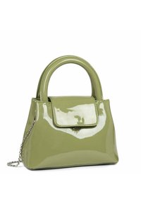 Borsa a tracolla in pelle verniciata verde con design strutturato, caratterizzata da un manico arrotondato, pattina pieghevole e una tracolla a catena per una maggiore versatilità.