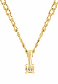Złoty naszyjnik z łańcuszkiem o skręconym wzorze, ozdobiony małym wisiorkiem z przezroczystym kamieniem osadzonym w zaokrąglonym kwadracie o polerowanym wykończeniu.