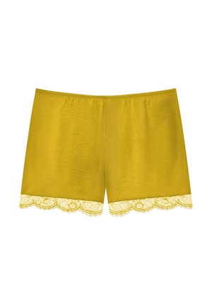 Shorts jaunes en soie avec une large ceinture et une délicate bordure en dentelle à l'ourlet.