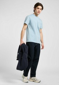 Lee SHORT SLEEVE WW PCKT - T-shirt basic - jet stream blue