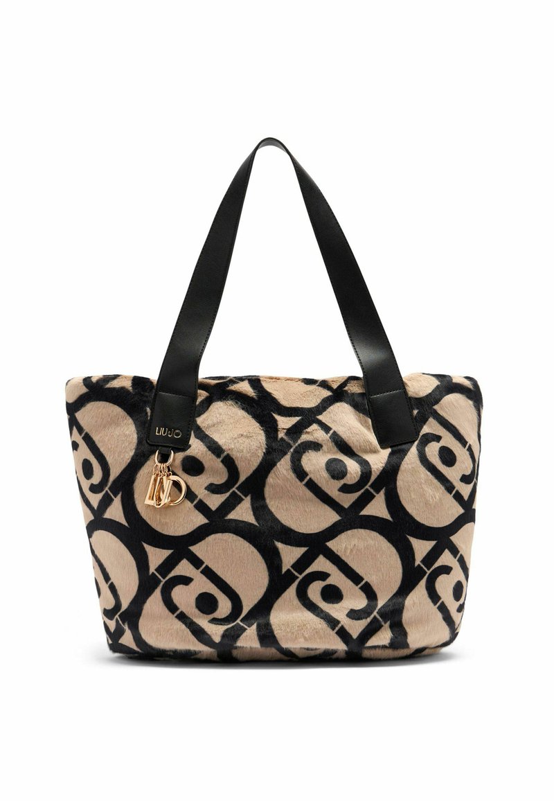 Borsa a spalla in pelliccia sintetica a righe beige e nera con manici in pelle nera e dettagli in oro pendenti vicino a un manico.