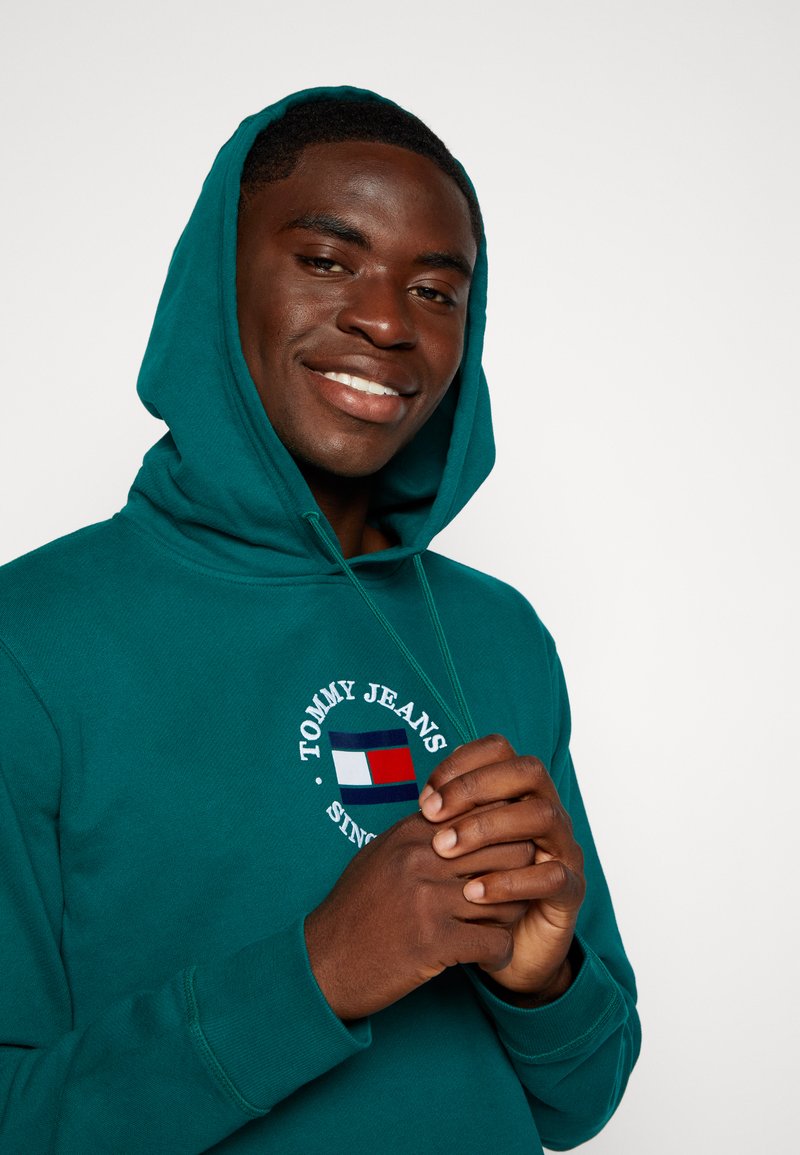 Tommy Jeans REG TIMELESS - Hoodie - dark turf green/dark green - Zalando.ie