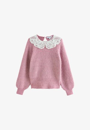 Pull en tricot rose à manches longues, avec un tissu texturé et un col en dentelle blanche. Il possède un col rond et des poignets et un ourlet côtelés.