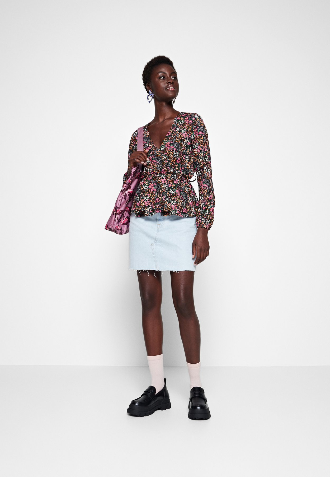 ONLOVA WRAP TOP