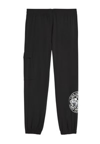 Pantalones de chándal negros con cinturilla elástica, bolsillo de carga lateral y un logo gráfico blanco en la parte inferior de la pierna, con una textura suave.