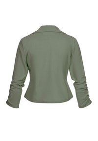 Chaqueta larga de manga larga verde con cuello, que presenta una silueta ajustada y una tela suave. Costura visible a lo largo de los puños y el dobladillo.