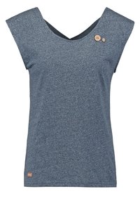 Blå ærmeløs damebluse med brede skulderstropper, rund halsudskæring og to små dekorative træknapper på øverste venstre side.