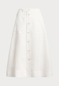 Falda de lino blanca con silueta recta, hasta la rodilla, con cierre frontal de botones y dos bolsillos laterales.