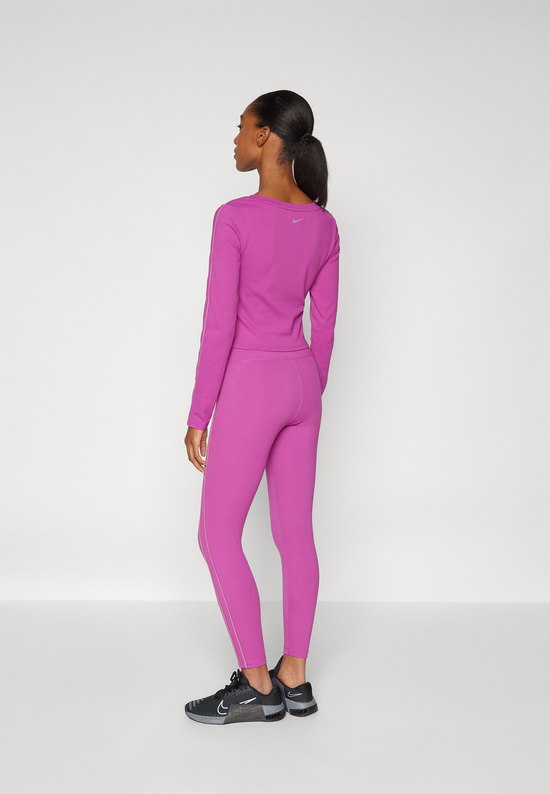 nike fuchsia leggings