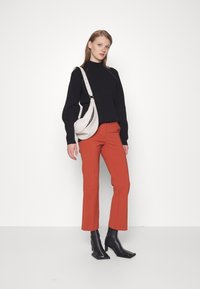 Tiger of Sweden NOORA - Trousers - amber ale/beige - Zalando.de