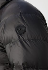 Colmar Originals MAN - Casaco de penas - black/black