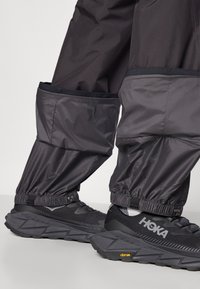 Patagonia INSULATED POWDER TOWN PANTS - Nohavice na snowboard - black