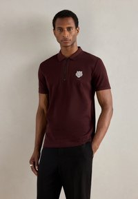 Antony Morato SLIM FIT WITH RUBBER INJECTION PRINT PATCH EFFECT - Poloshirts - dark cherry