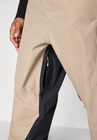 Burton MENS RESERVE RELAXED PANTS - Lyžiarske nohavice - sumtap/trublk