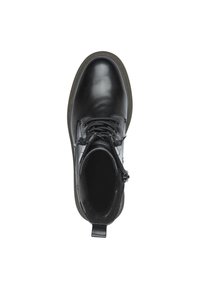 Bottine noire en cuir avec un bout arrondi, des lacets et une semelle extérieure texturée. Elle présente une languette à l'arrière et un revêtement intérieur lisse.