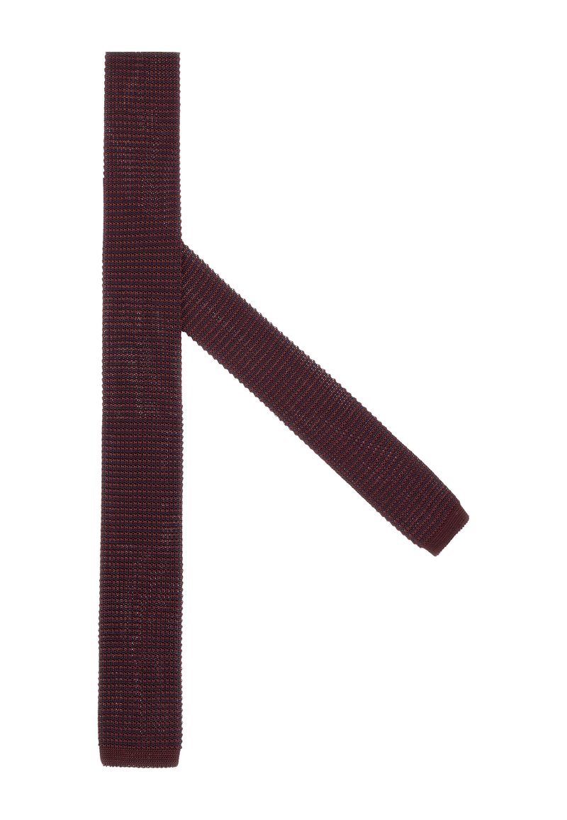 Burgundyröd elastisk bälte med en texturerad väv, som har två remmar i en smal design, som avslutas med rundade spetsar.