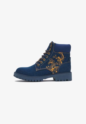 Ed Hardy, - Botki na platformie