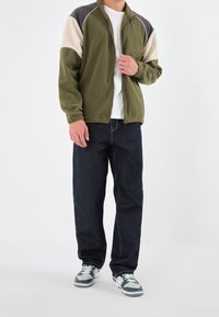 Pier One Forro polar - khaki