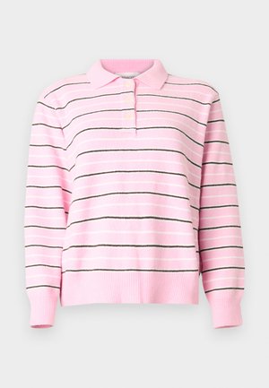 Pull polo rose à manches longues avec des rayures horizontales noires et blanches et trois boutons au col.