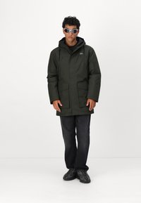 Lacoste Zimní kabát - sapwood