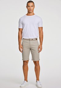 Lindbergh Shorts - stone