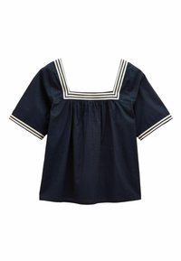 Bluza bleumarin cu decolteu pătrat și mâneci scurte, având dungi orizontale albe pe marginea decolteului și mansetele mânecilor, cu țesătură adunată.