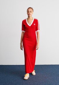 adidas Originals DRESS - Vestito lungo - better scarlet
