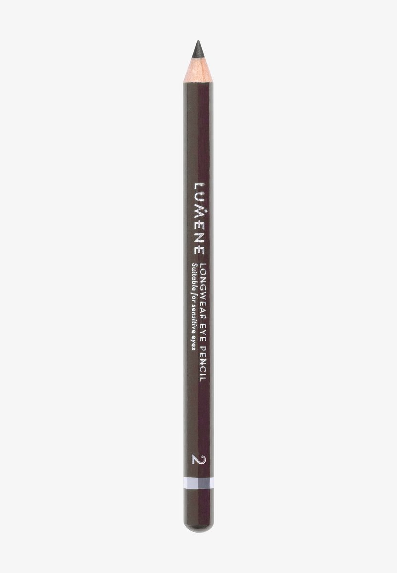 Crayon pour les yeux Lumene Longwear brun foncé avec une pointe noire et un texte blanc sur un fond clair, indiqué comme adapté aux yeux sensibles.