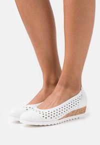 Gabor Comfort Pumps med kilklack - white