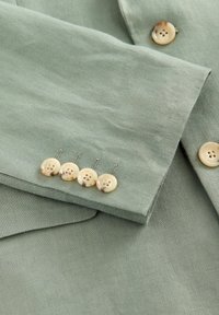 Thumbnail Image 8